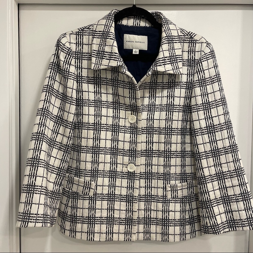 Banana Republic cream and navy jacket. Large. Perfect for spring!